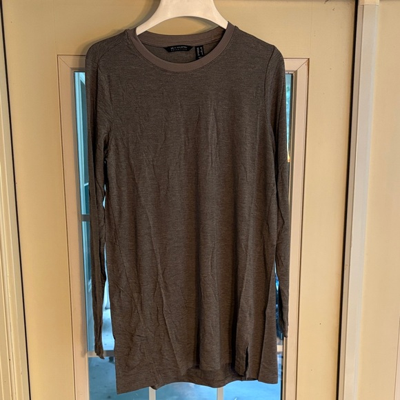 H by Halston Long Sleeve Shirt on Gray - Picture 1 of 4